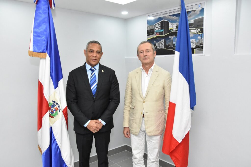 Franklin Romero ofrece almuerzo para el Embajador de Francia en el país