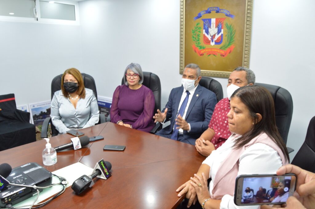 Franklin Romero junto al Ministerio de Cultura presenta proyecto de reconocimiento a la mujer