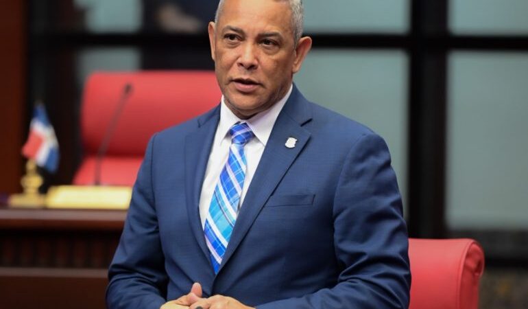 Senador Franklin Romero aclara: “La violencia social no es responsabilidad exclusiva de la Policía Nacional”